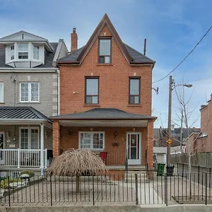 https://cozy-home-in-downtown-toronto.niagara-fallshotels.com