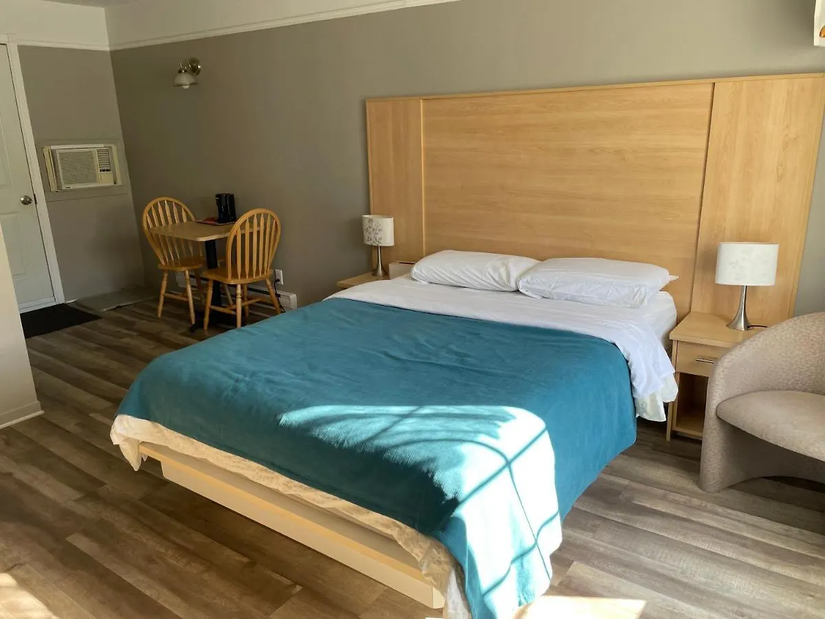 Motel Au P'Tit Sapin Мирабель 3*,