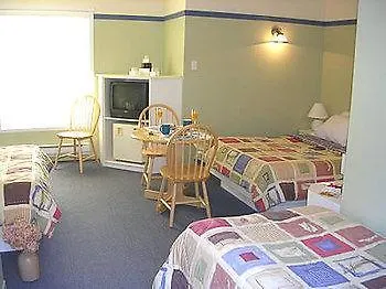 Motel Au P'Tit Sapin Мирабель 3*,
